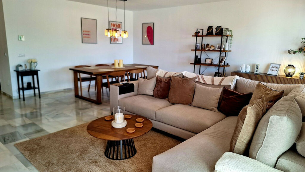 Townhouse La Duquesa Málaga - image 4