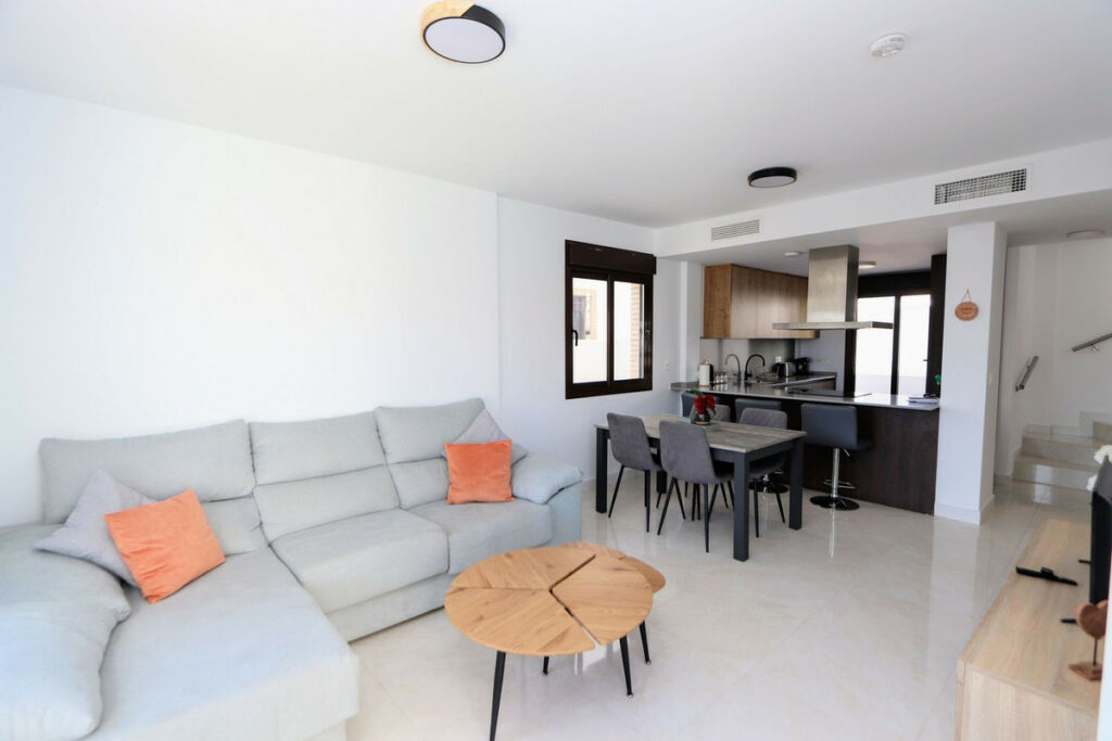 Detached Villa Villamartin Alicante - image 4