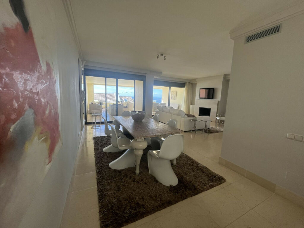 Middle Floor Apartment Altos de los Monteros Málaga - image 4