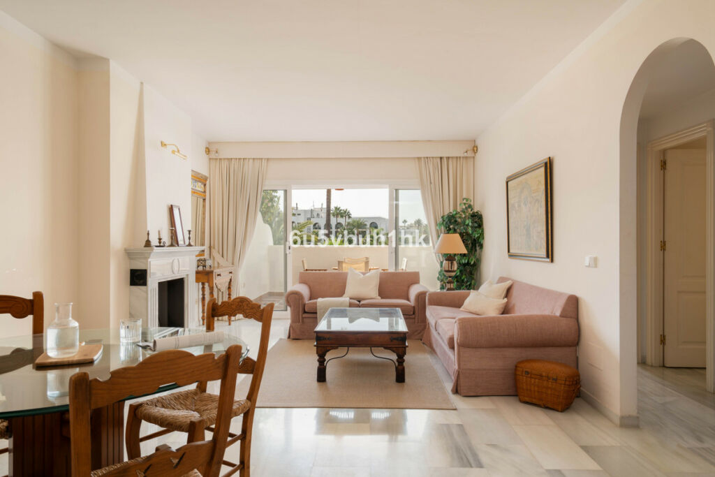 Middle Floor Apartment Marbella Málaga - image 3