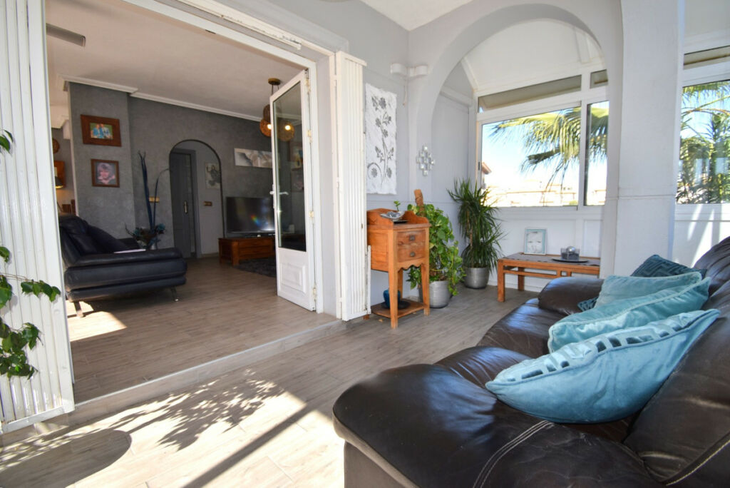 Detached Villa Playa Flamenca Alicante - image 4