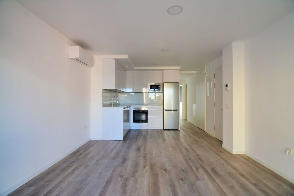 Middle Floor Apartment Fuengirola Málaga - image 4