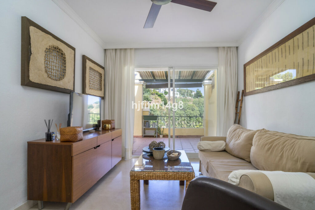 Middle Floor Apartment Benahavís Málaga - image 4