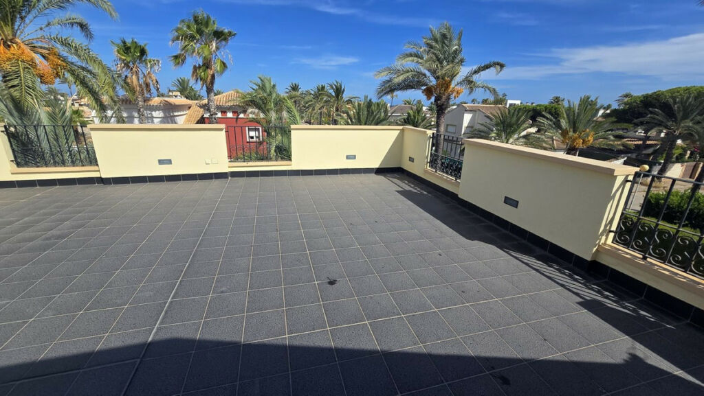Detached Villa Cabo Roig Alicante - image 4