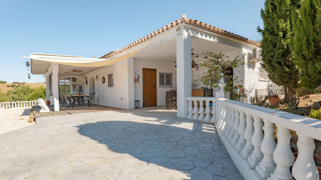 Detached Villa Almogía Málaga - image 4
