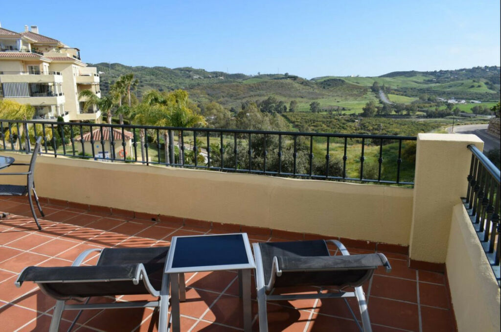 Middle Floor Apartment La Cala Hills Málaga - image 4