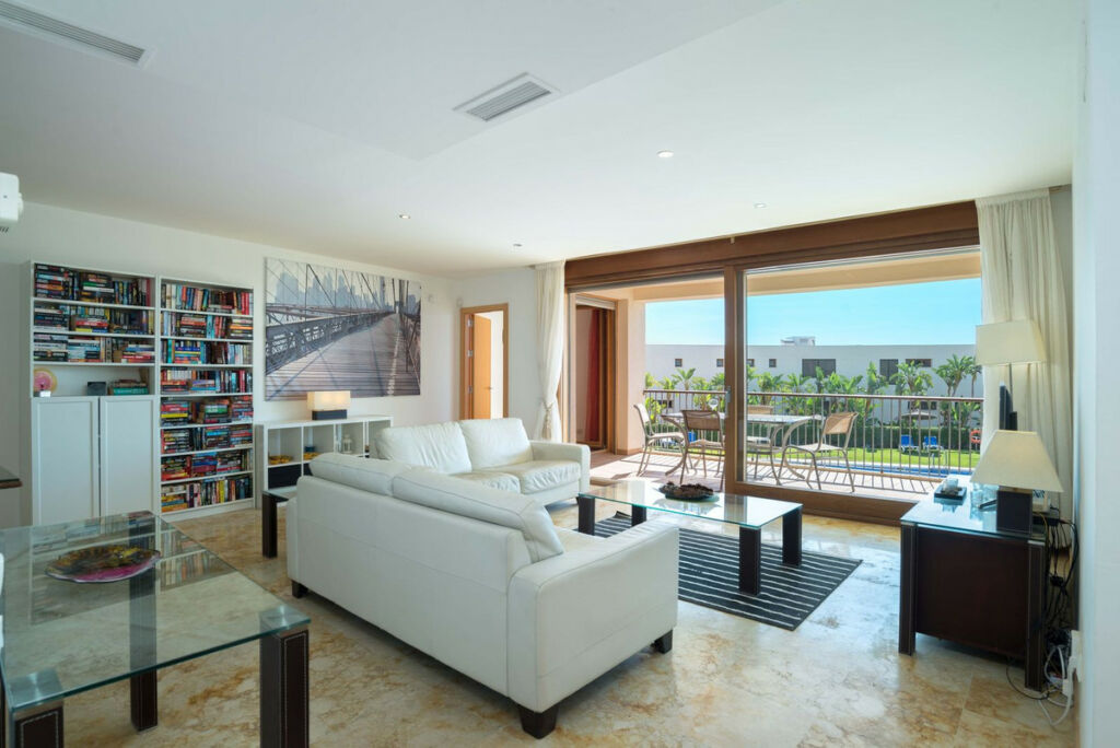 Ground Floor Apartment Altos de los Monteros Málaga - image 4