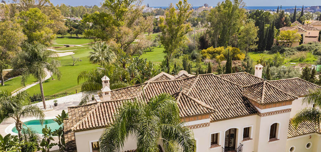 Detached Villa Nueva Andalucía Málaga - image 4