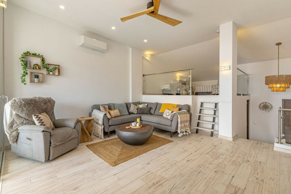 Top Floor Apartment Puerto de Cabopino Málaga - image 3