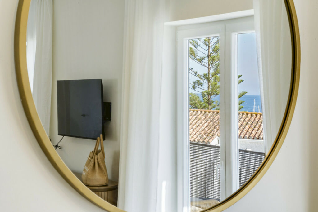 Middle Floor Apartment Estepona Málaga - image 4