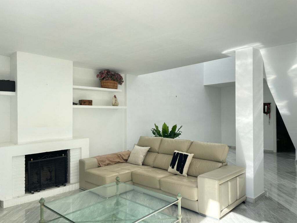 Townhouse Estepona Málaga - image 4