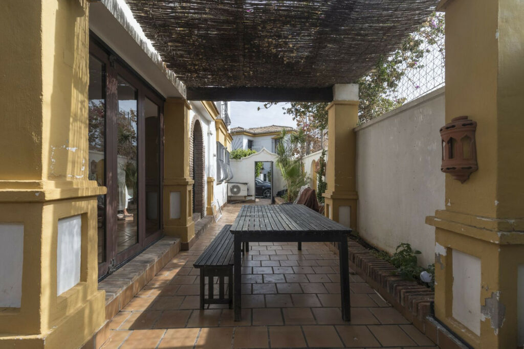 Detached Villa Fuengirola Málaga - image 4