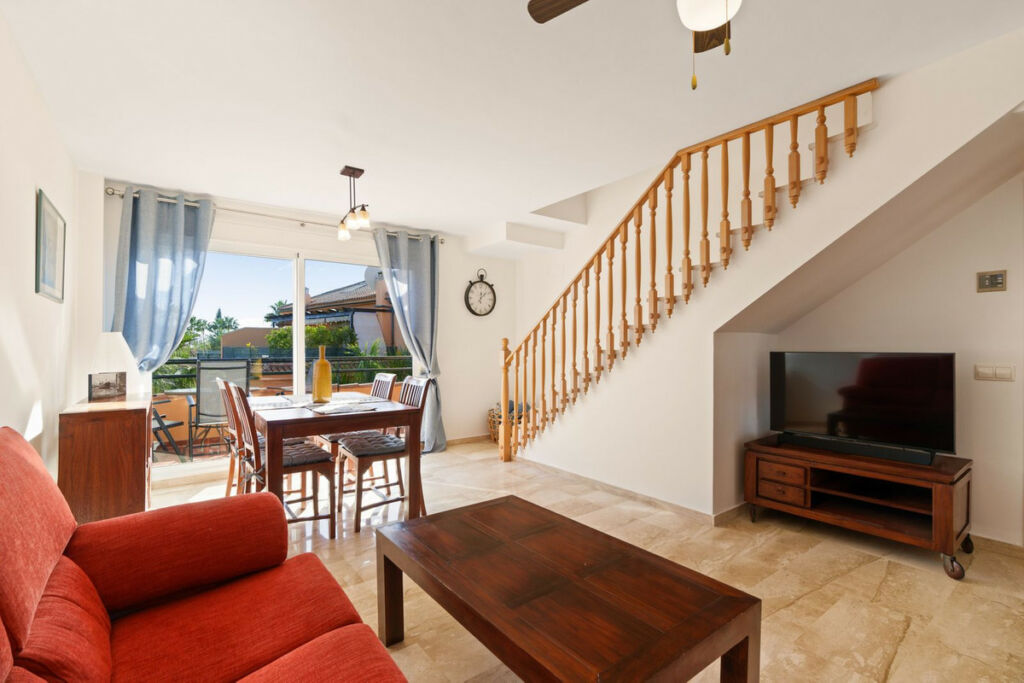 Top Floor Apartment El Rosario Málaga - image 4