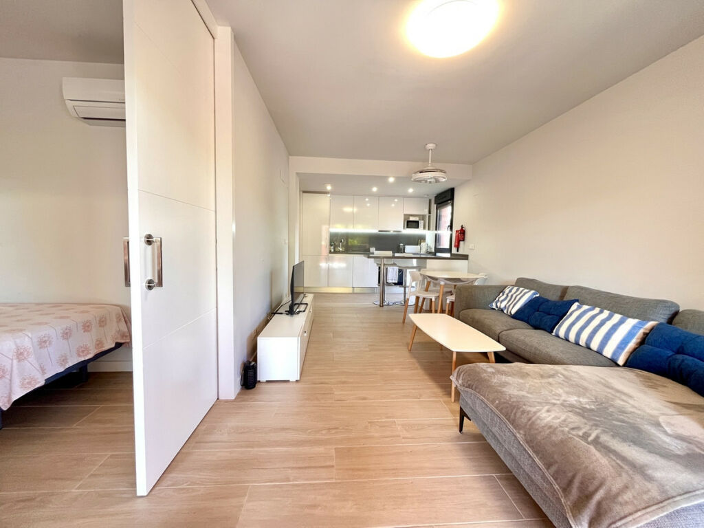 Middle Floor Apartment Villamartin Alicante - image 5