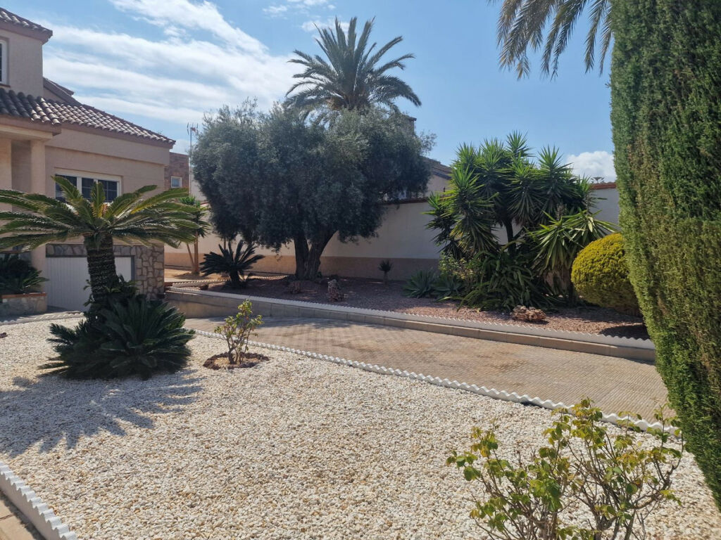 Detached Villa Mil Palmeras Alicante - image 4