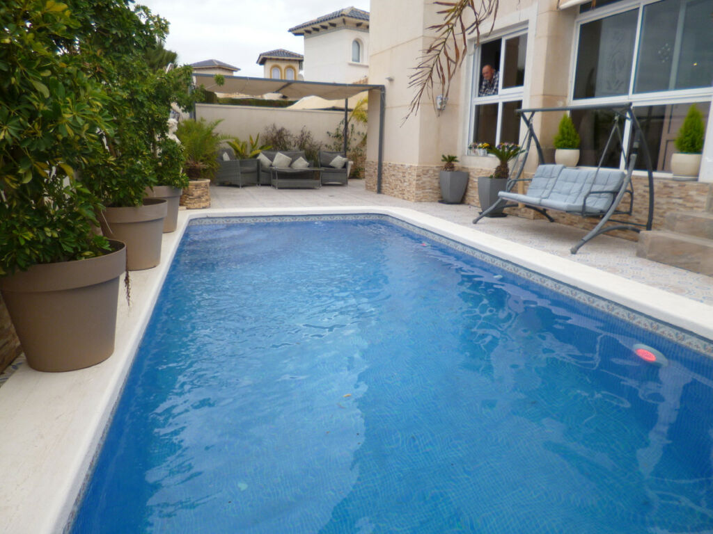 Detached Villa Playa Flamenca Alicante - image 4