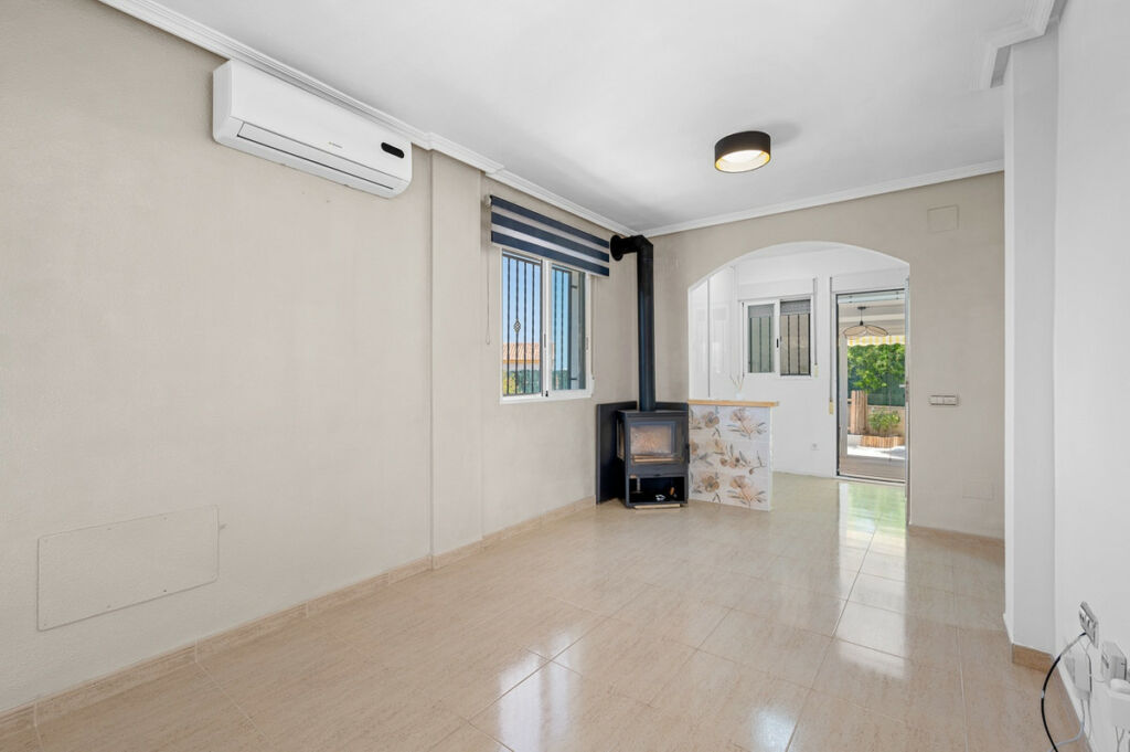 Detached Villa Polop Alicante - image 4