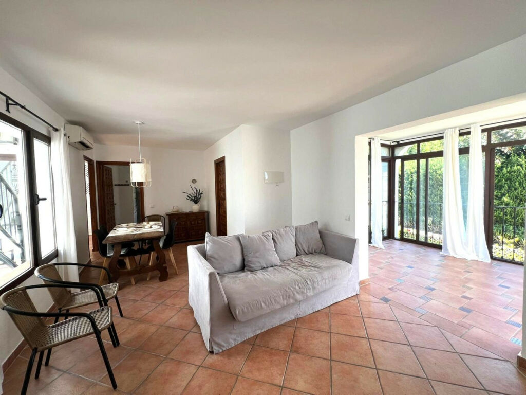 Top Floor Apartment El Paraiso Málaga - image 4