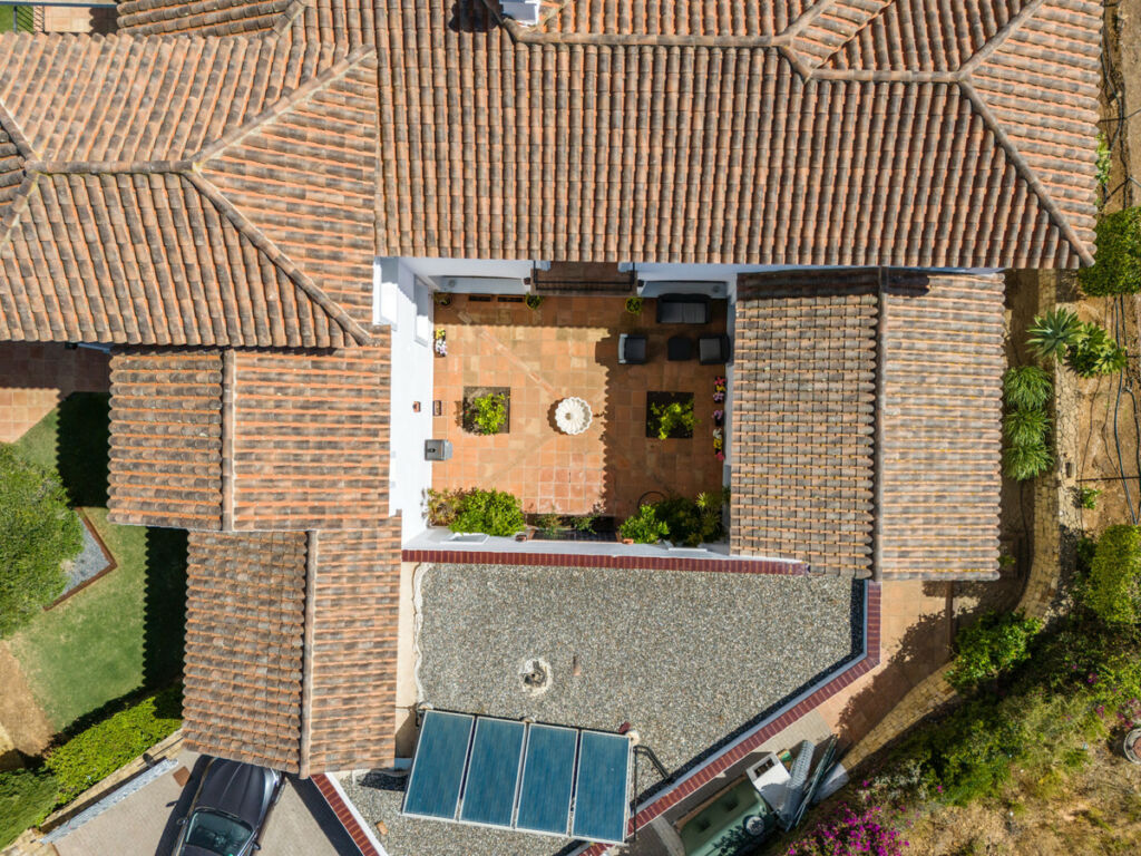 Detached Villa Sotogrande Cádiz - image 4