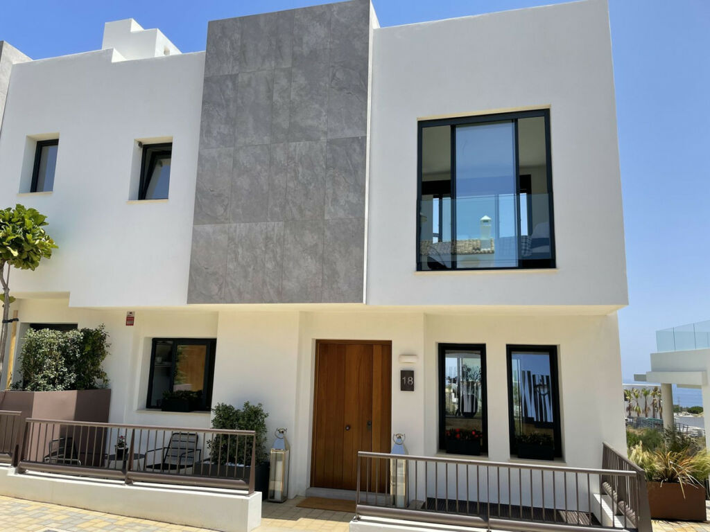 Semi-Detached House Cabopino Málaga - image 4
