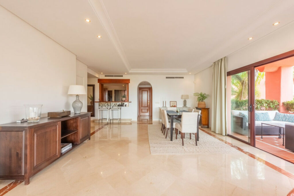 Middle Floor Apartment New Golden Mile Málaga - image 4