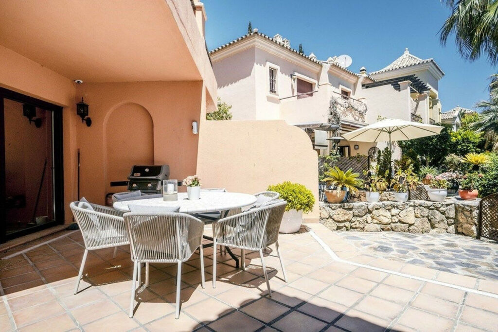 Semi-Detached House The Golden Mile Málaga - image 5