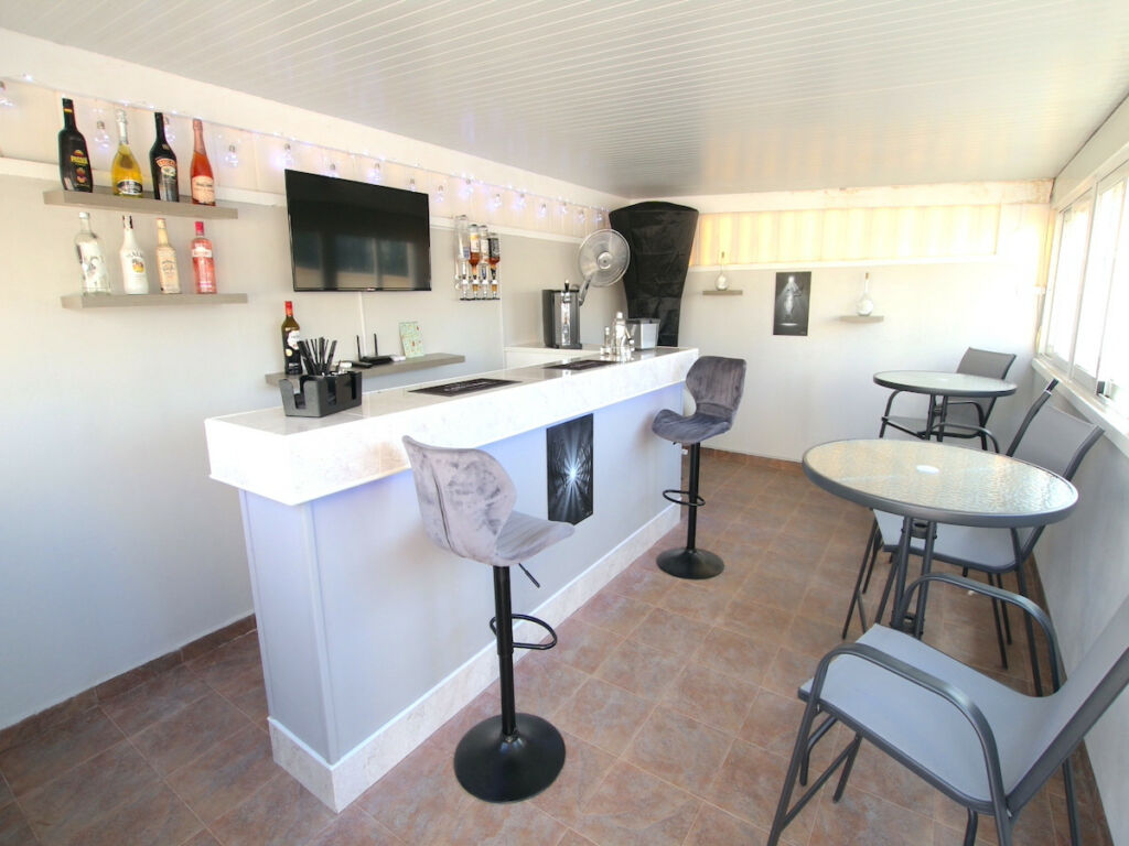 Detached Villa Benimar Alicante - image 4