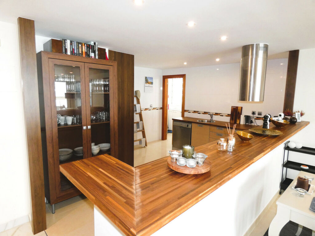 Middle Floor Apartment Torrevieja Alicante - image 4