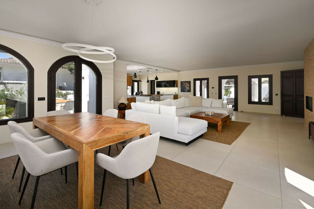 Detached Villa Marbesa Málaga - image 4