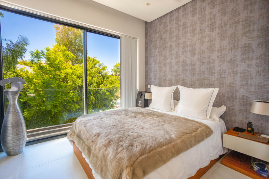 Detached Villa Estepona Málaga - image 4