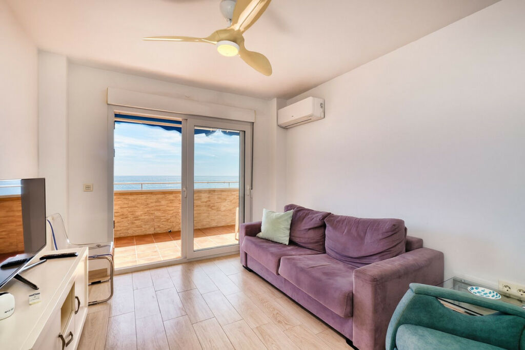 Middle Floor Apartment Los Boliches Málaga - image 4