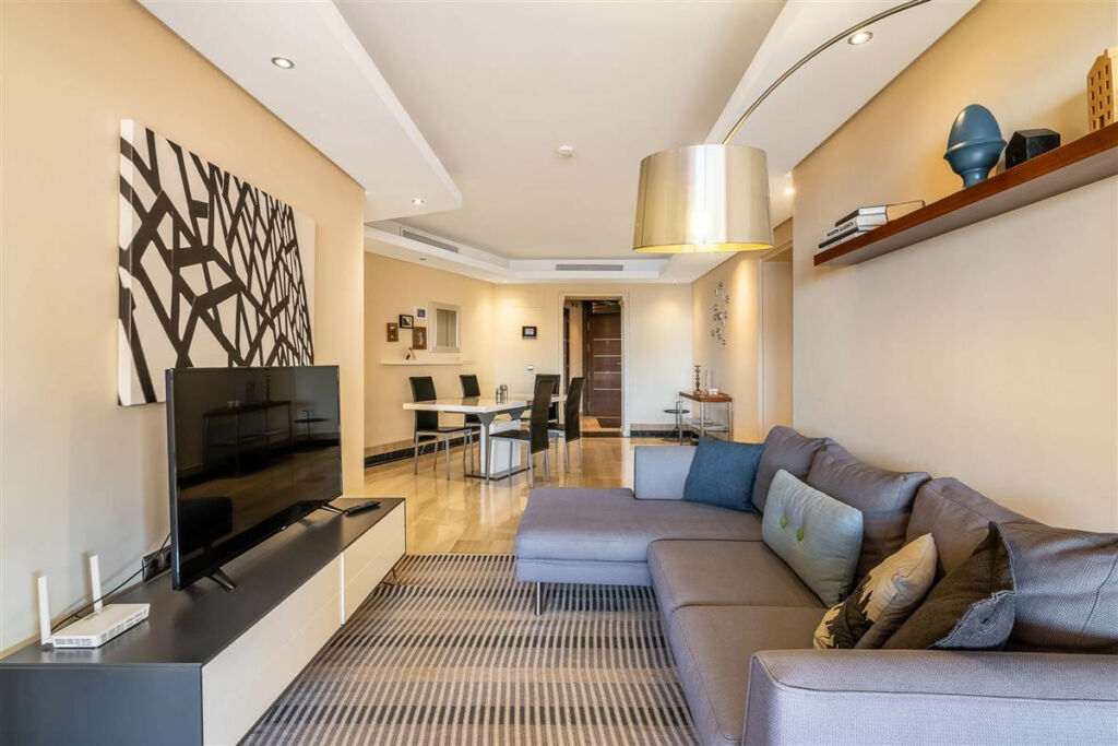 Middle Floor Apartment Estepona Málaga - image 4