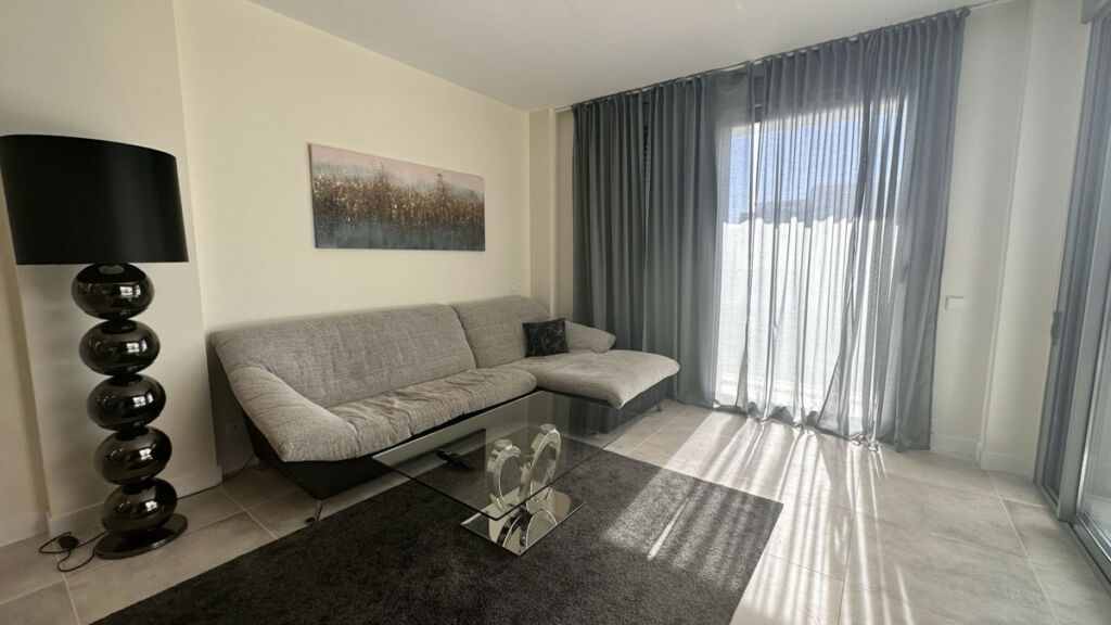 Middle Floor Apartment Selwo Málaga - image 4