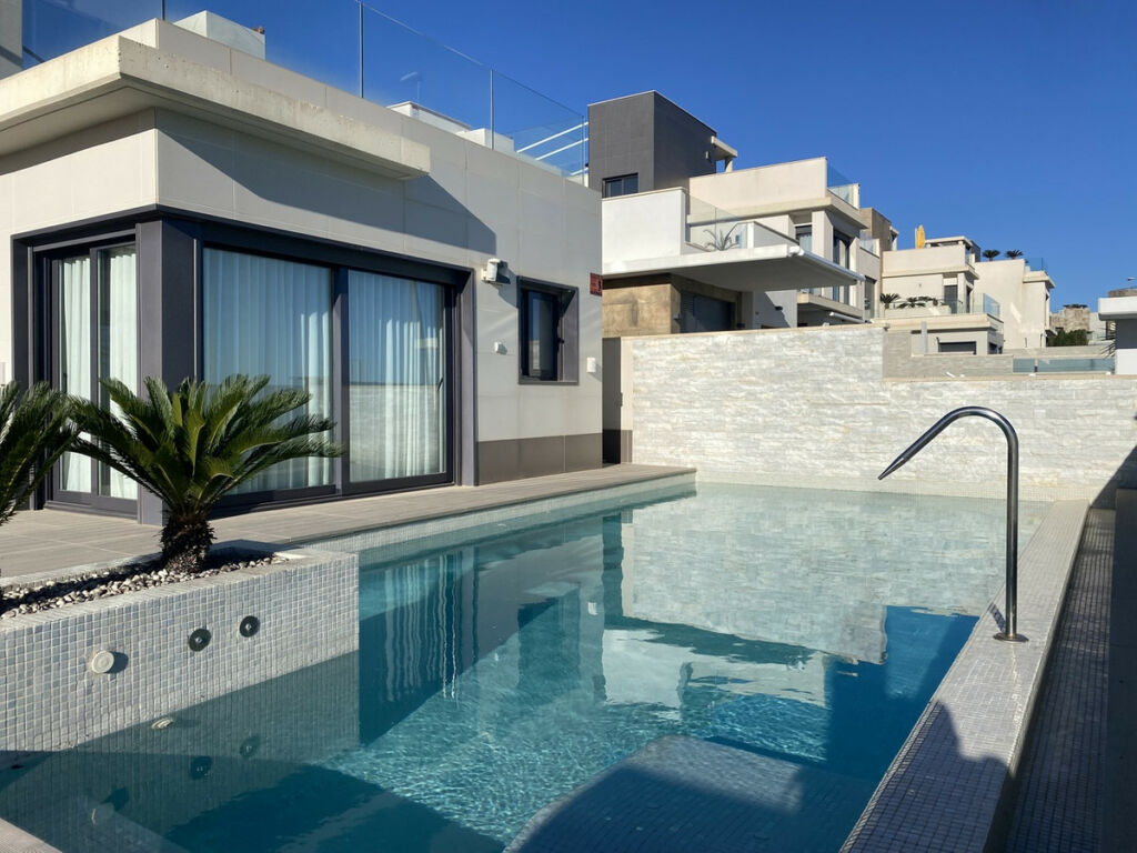 Detached Villa Dehesa de Campoamor Alicante - image 4