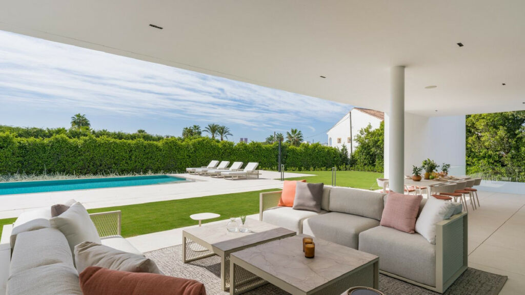 Detached Villa The Golden Mile Málaga - image 4