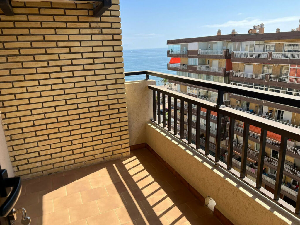 Top Floor Apartment Fuengirola Málaga - image 4