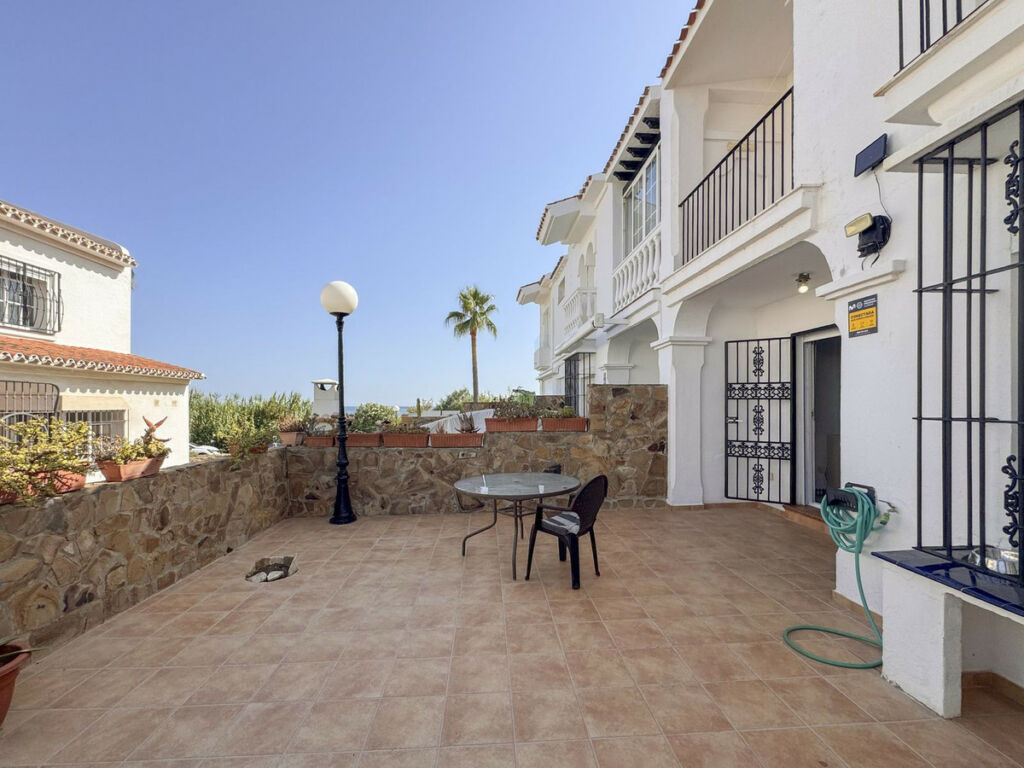 Townhouse Manilva Málaga - image 4