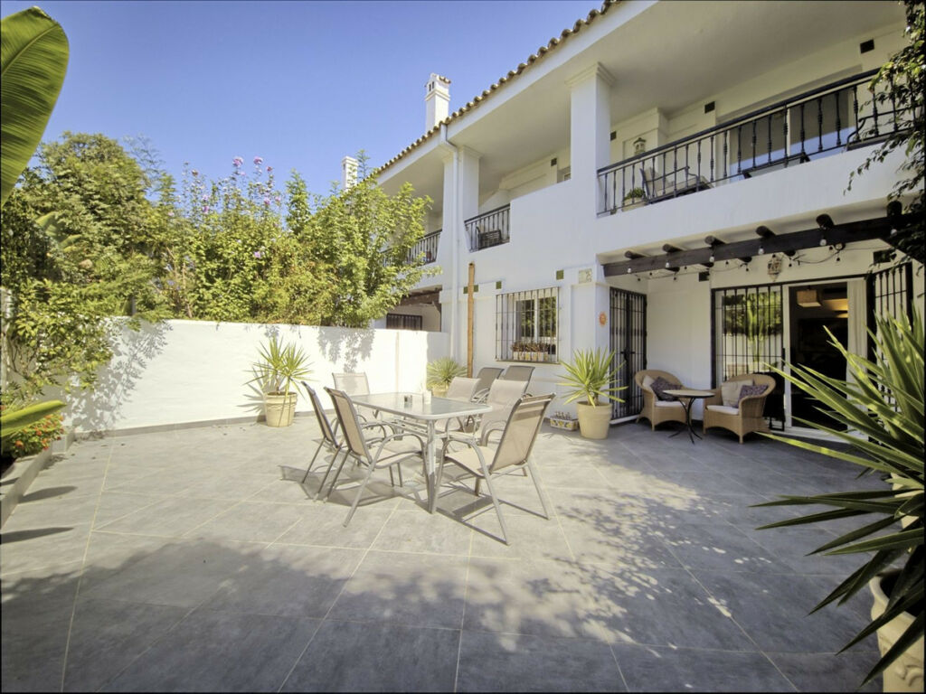 Townhouse Nueva Andalucía Málaga - image 4