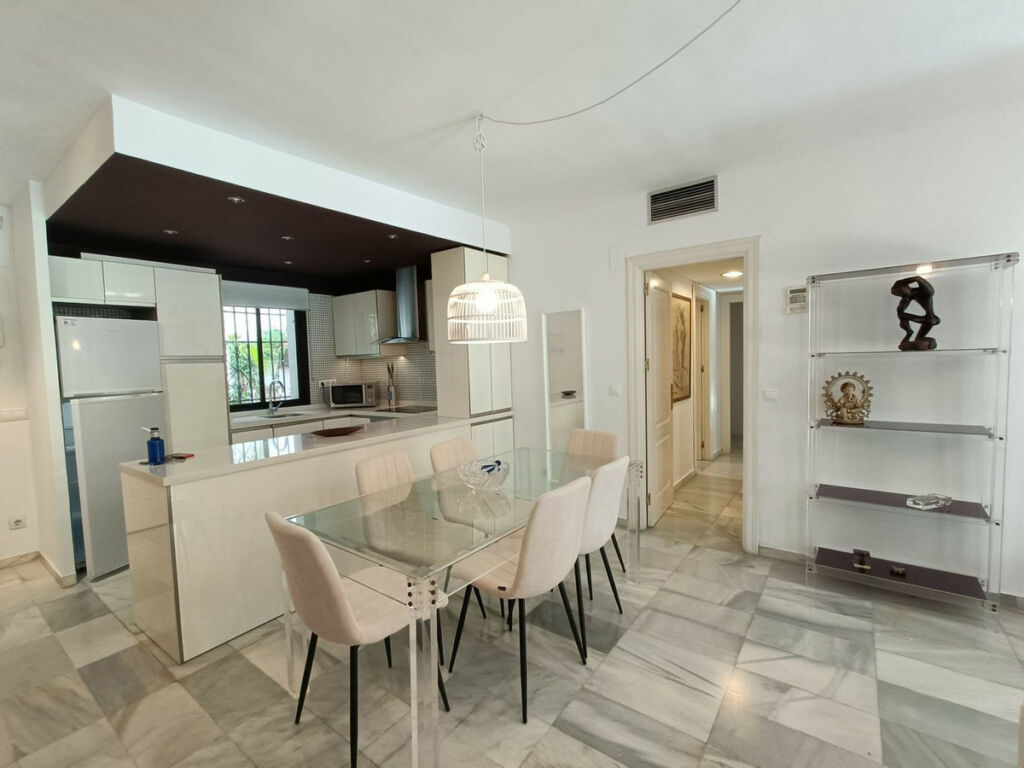 Ground Floor Apartment Puerto Banús Málaga - image 4