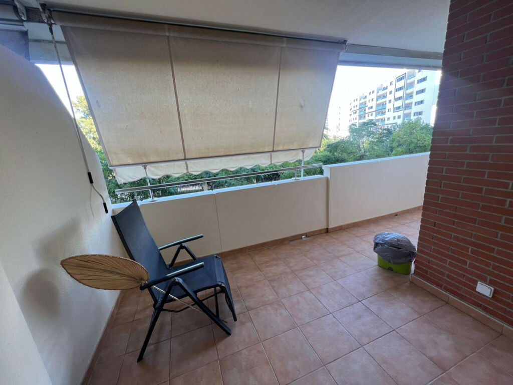 Middle Floor Apartment Estepona Málaga - image 4