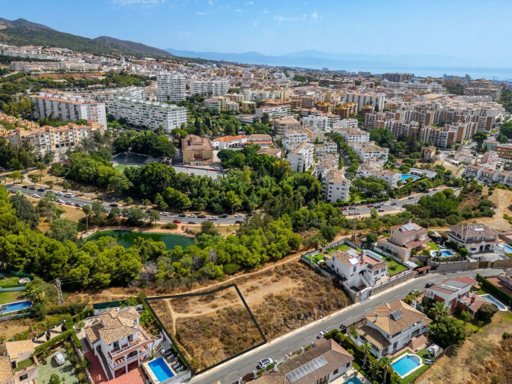 Residential Plot Benalmadena Málaga - image 4