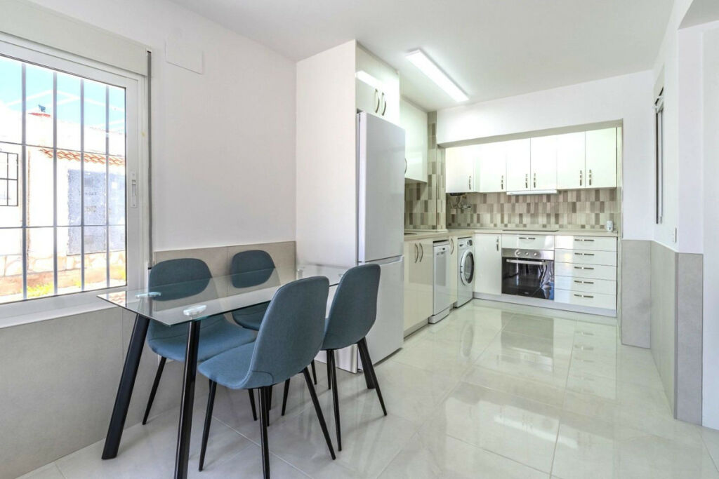 Bungalow Torrevieja Alicante - image 4