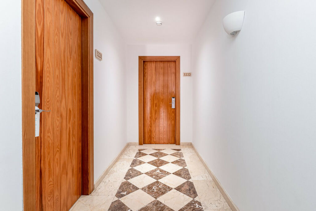 Top Floor Apartment Benahavís Málaga - image 4