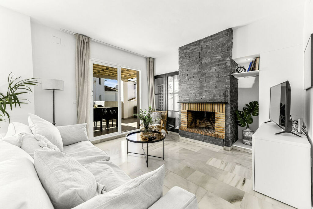 Penthouse Duplex Nueva Andalucía Málaga - image 4