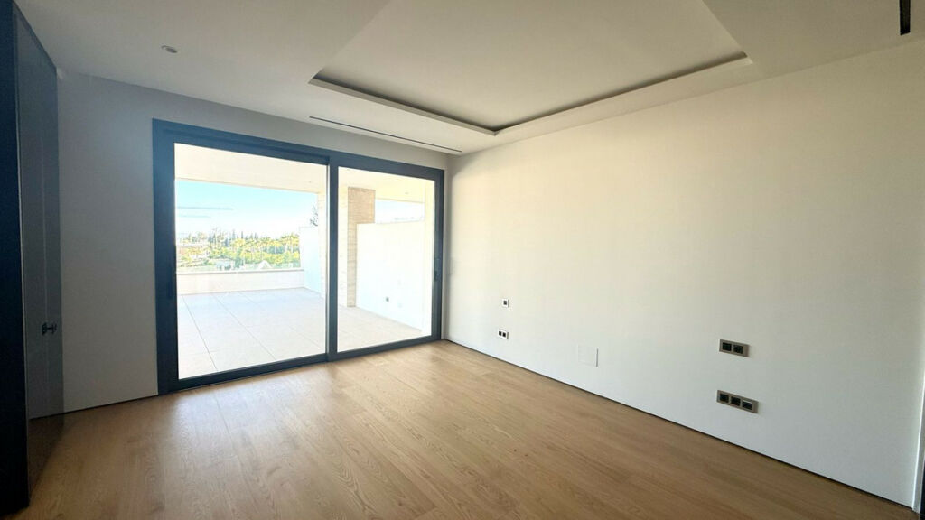 Penthouse Duplex The Golden Mile Málaga - image 4