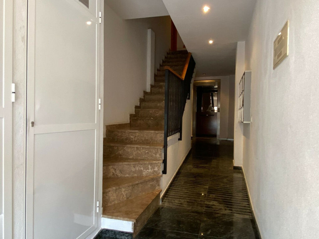 Middle Floor Apartment Torrevieja Alicante - image 4