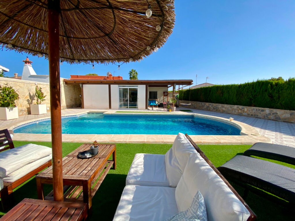 Detached Villa Ciudad Quesada Alicante - image 2