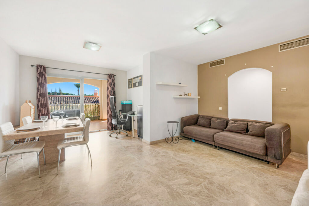 Middle Floor Apartment Nueva Andalucía Málaga - image 4