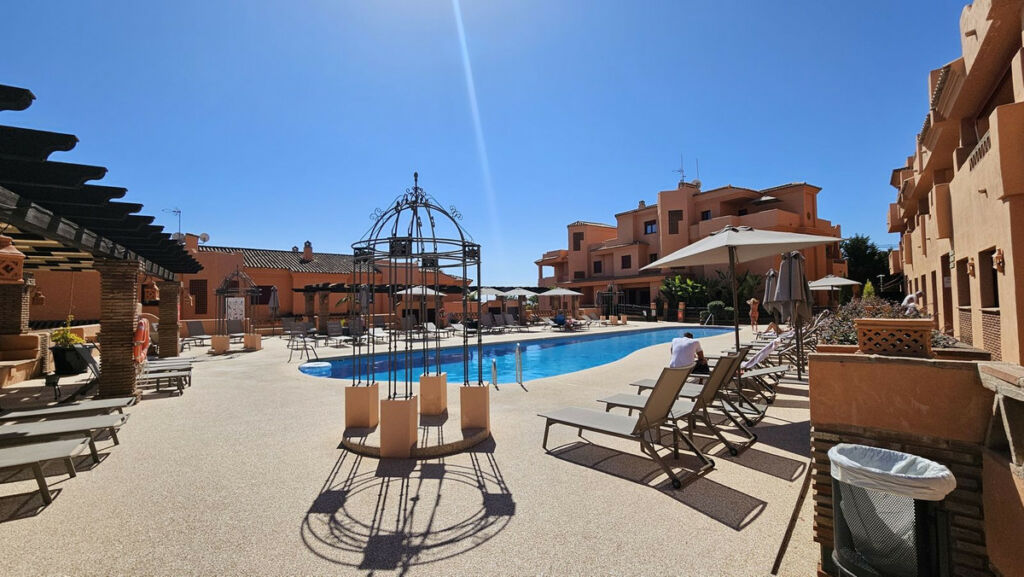 Middle Floor Apartment Estepona Málaga - image 5