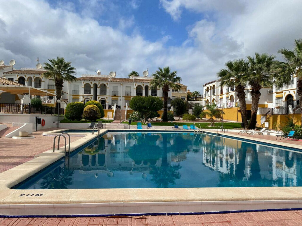 Top Floor Apartment Villamartin Alicante - image 4